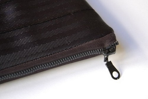 laptop-sleeve-by-seatbelts2.jpg