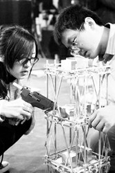 大学生设计抗震建筑